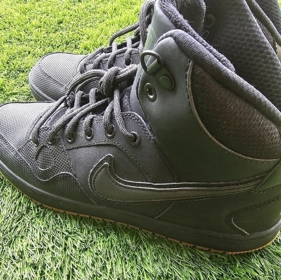 Nike force men's sneakers in size 9.5, color black in great condition - Picture 3 of 15